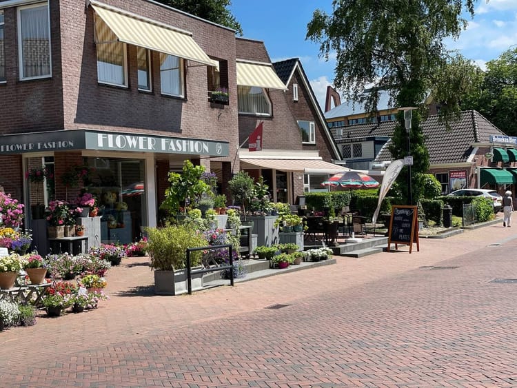 Winkels en voorzieningen in een dorp in De Wolden